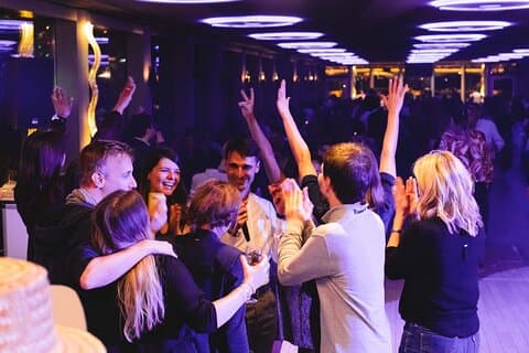 Cenone di Capodanno a Parigi Servizio in ritardo