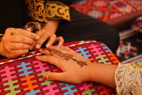 Shore Excursion from Rashid Port to Dubai with traditional dress