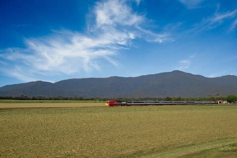 Railbed Brisbane to Cairns Train+Great Barrier Reef Day Tour