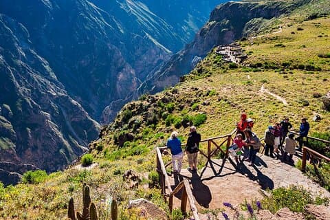 Guided Tour to Colca Canyon with Transportation and Breakfast