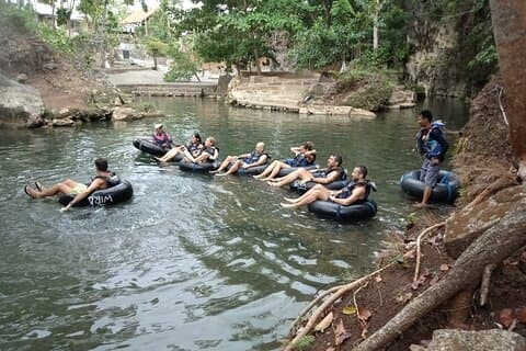 Pindul Cave Adventure en Timang Beach