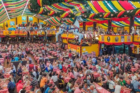 Privat våren øl-festival, bord og lunsj & München gamlebyen