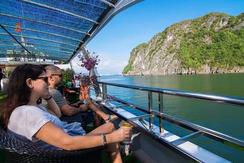 Excursion d'une journée dans la baie d'Halong avec croisière, déjeuner buffet et transfert