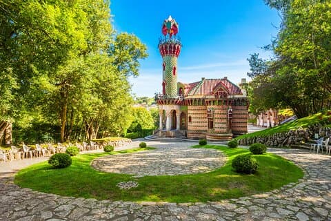 Privat besök på Comillas och Gaudís Capricho