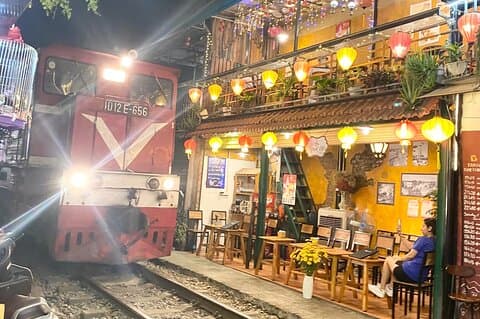 Recorrido gastronómico callejero por Hanoi con visita a la calle Train