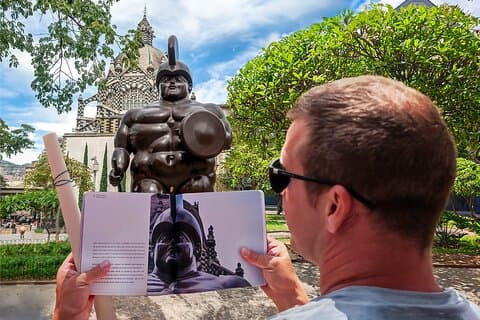 Begeleide wandeling door het centrum van Medellín met artistiek boek