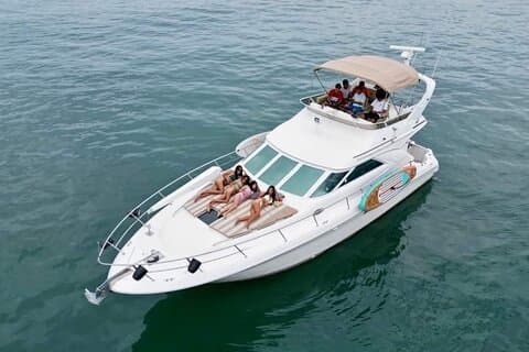 Privat yacht 4 timer mat og drikke inkludert, prisen er bare innskudd