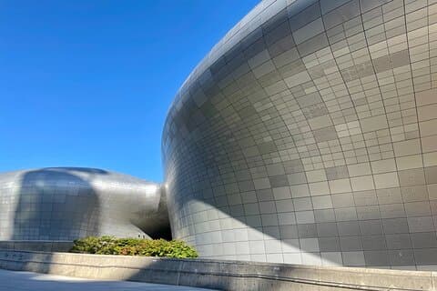 Contemporary & Retro Seoul Private Tour with Local Food Tasting