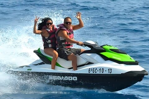 Bali: Watersport en Uluwatu Tour met diner