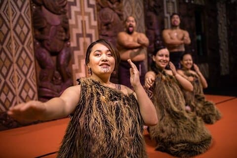 Ultimate Bay of Islands Tour in Waitangi and Caves
