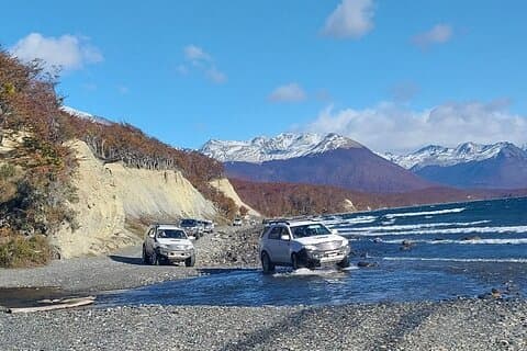 エスコンディド湖とカミ湖への 4×4 オフロード ツアー