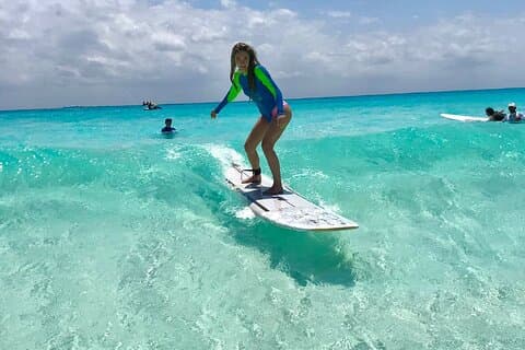 Leer surfen in 1 gemakkelijke les in Cancún
