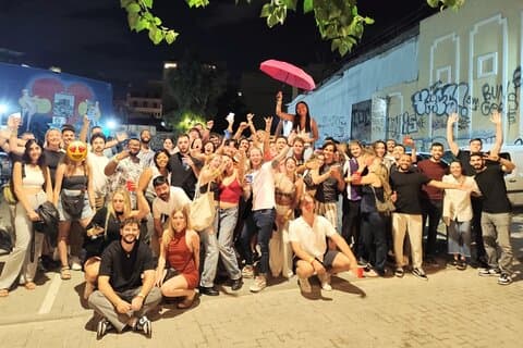 Athens Party Pub Crawl w / 1 - Stunde Open Bar & VIP Nachtclub Zugang