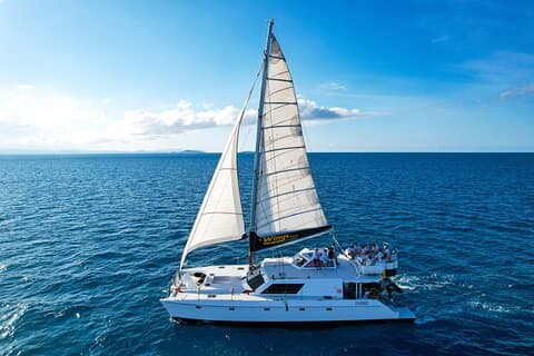 Whitsunday Islands Sail, SUP & Snorkel Tour-Small group