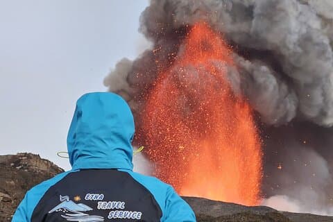 Etna Norte Piano Provenza sube con autobús hasta una cuota de 3000mt