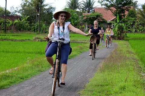 Visite traditionnelle du village à vélo à Yogyakarta avec transfert