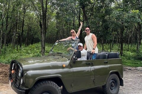 Cu Chi Tunnel Tour med Army Jeep