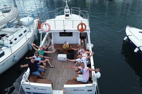 Dagtocht naar het eiland Ischia per boot met lunch aan boord