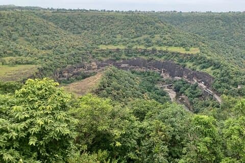 Ein Tag unter den Göttern: Ausflug zu den Ajanta- und Ellora-Höhlen ab Aurangabad