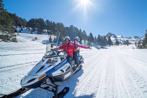 Andorra Snow Tour privato di un giorno con 2 guide e prelievo dall'hotel