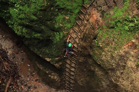 La Fortuna Ultimate Waterfall Canyoning : 4 Rappels & Monkey Drop