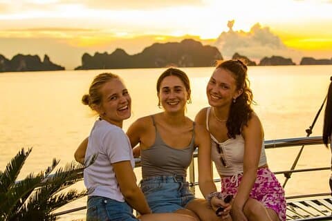 Fra Cat Ba: Amazing Sunset Boat Tour i Lan Ha Bay