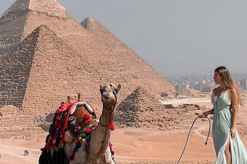 Visite privée de 4 heures des pyramides de Gizeh, du Sphinx, du déjeuner, d'une heure en VTT et en chameau