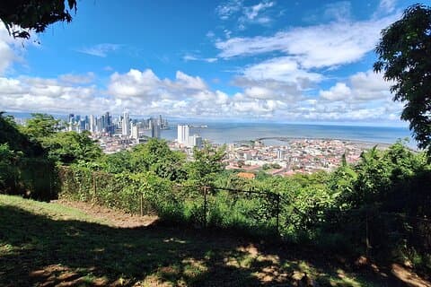 Caminando el Cerro Ancón: Naturaleza y Panorámicas Únicas