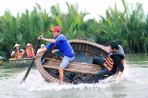Tour por la ciudad antigua de Hoi An con paseo en barco de coco, liberación de linterna