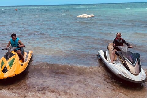 Jetski med bambu Forsränning med kalksten