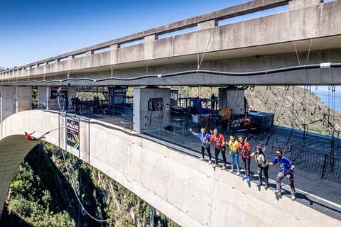 Zipline, Hangout e a aventura SkyWalk