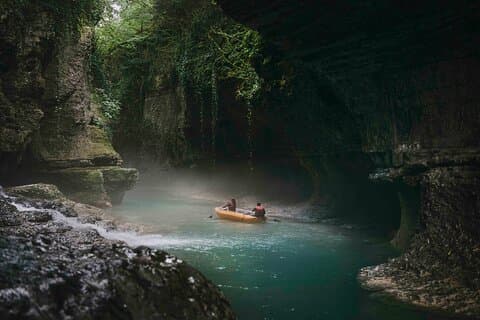 Canyons & Caves av Batumi
