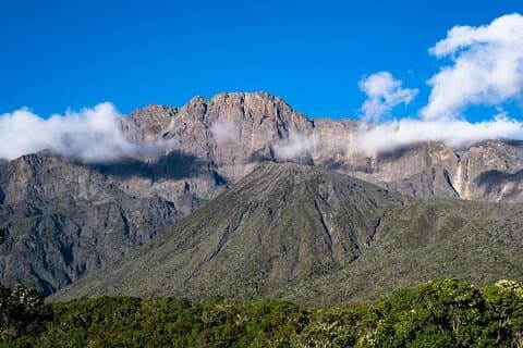 Excursão guiada de 3 dias em Monte Meru