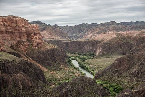 Tour de aventura por los cañones del río Charyn