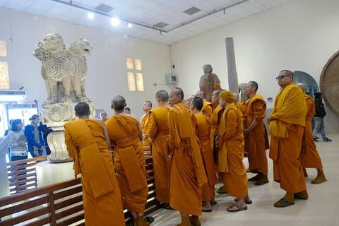 Tour Espiritual Budista : Viaje de 6 Días por Sitios Sagrados.