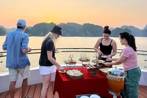 Fra Cat Ba: Fantastisk solnedgangstur i Lan Ha Bay på luksuscruise