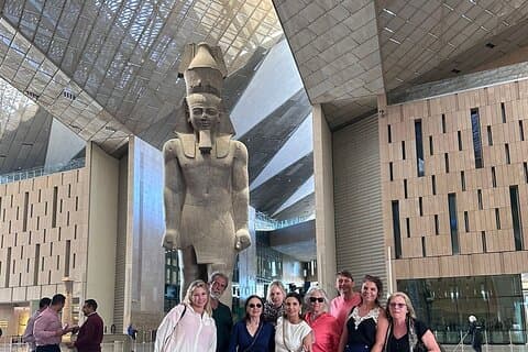 Hel dag Det store egyptiske museet og Giza-pyramidene med lunsj