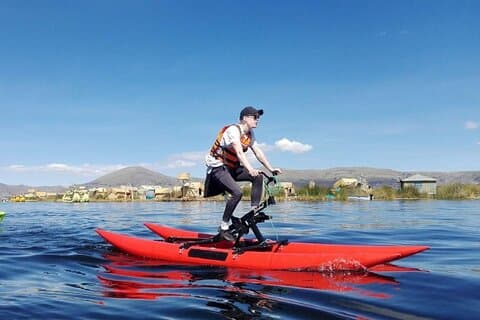 Puno: Aquabiking på Titicaca Lake - Unik tur til Uros Islands