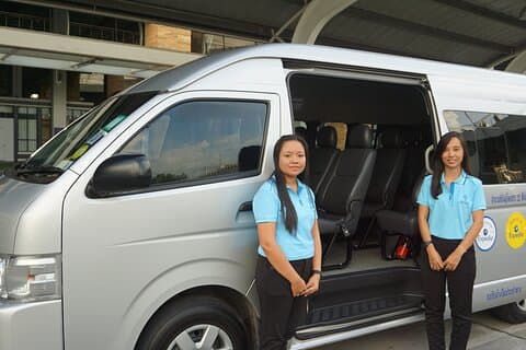 Noleggio Minibus Privato a Phuket con Guida/Autista Esperta
