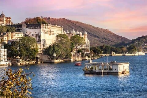Full-Day Private Udaipur Sightseeing Tour med valgfri guide