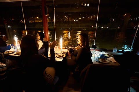 Paris Theo Boat Seine River Italiensk Trattoria-stil middagscruise