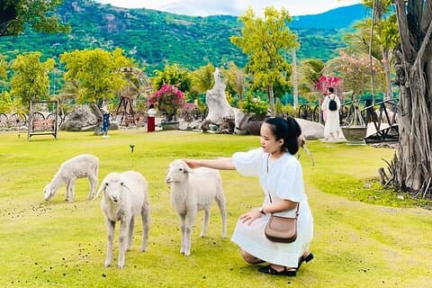 Restauranter i nærheten av Rai Cave Grape Farm Sheep Field Nha Trang