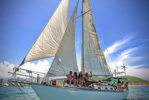 Half a day sailing trip and sunset to Tayrona