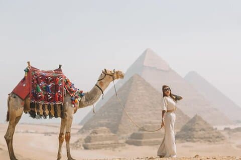 Viagem privada Pirâmides de Gizé, esfinge, Sakkara Step, Memphis, passeio de camelo e almoço