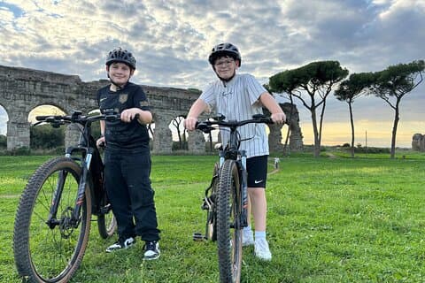 Private E-bike tour of Appian way&aqueduct(Catacombs,food option)