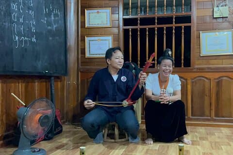 Motorbike Tour: Dien Bien Phu Food & Cultural Night Experience