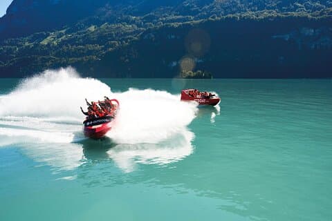Fra Lausanne Interlaken og Jetboat Ride på Lake Brienz
