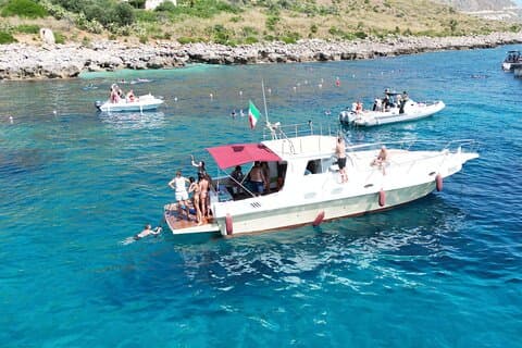 Tour en barco a la Reserva del cigano y Faraglioni de Scopello