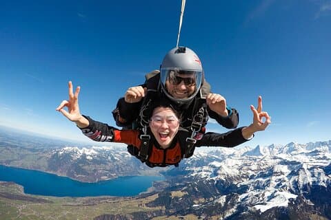 Avventura in paracadutismo a Interlaken da Zurigo