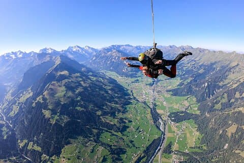 Da Ginevra Skydive Adventure a Interlaken